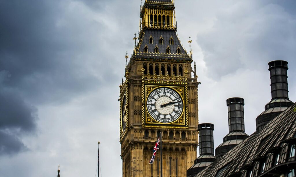 Visa étudiant UK (Student Route) et financement : Combien coûte réellement une année d&rsquo;études ?